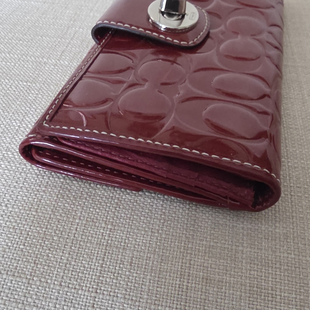 Vintage Coach Brick Red Signature Embossed Patent Leather Turnlock Wallet - Picture 2 of 13